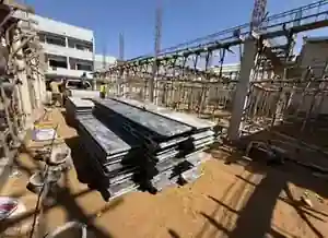 แผงไม้แบบพลาสติกเตรียมพร้อมใช้งานสำหรับหน้างานในแม่สาย